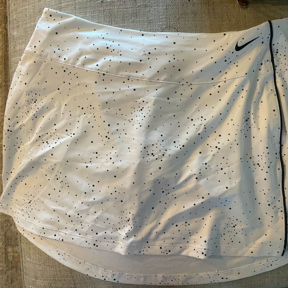 Nike dri- fit womens tennis or golf skirt. Brand new